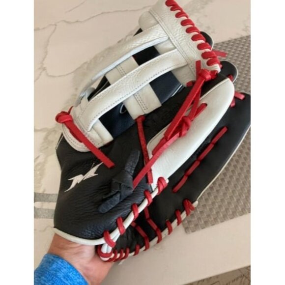 Slowpitch Softball Glove - Picture 1 of 2